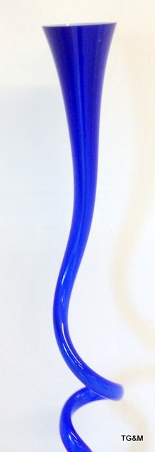 A large blue Murano / Studio Art bud vase - Image 2 of 5