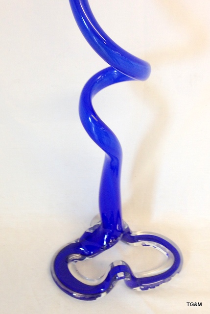 A large blue Murano / Studio Art bud vase - Image 3 of 5