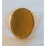 A men's 9ct gold hallmarked tiger's eye signet ring, size S