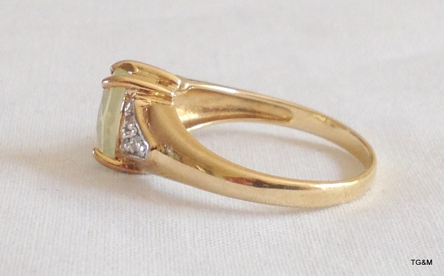 A ladies 9ct gold diamond shoulder ring size N - Image 3 of 3