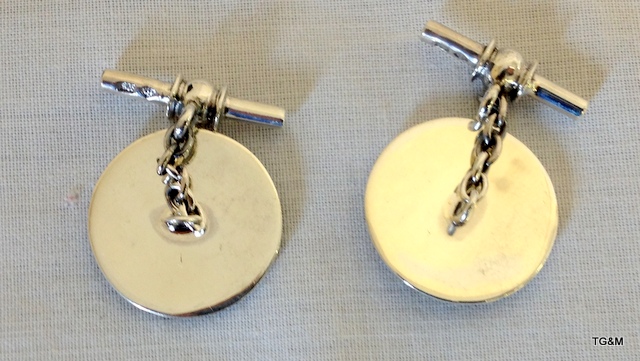 A Pair of Silver Cufflinks depicting Horses - Image 2 of 3