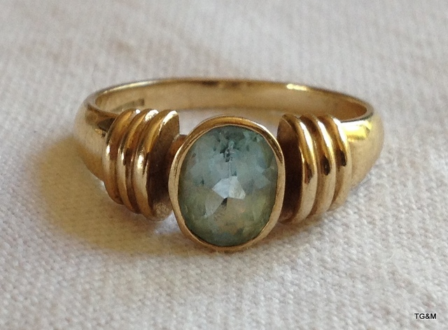 A ladies 9ct gold and aquamarine ring. size P