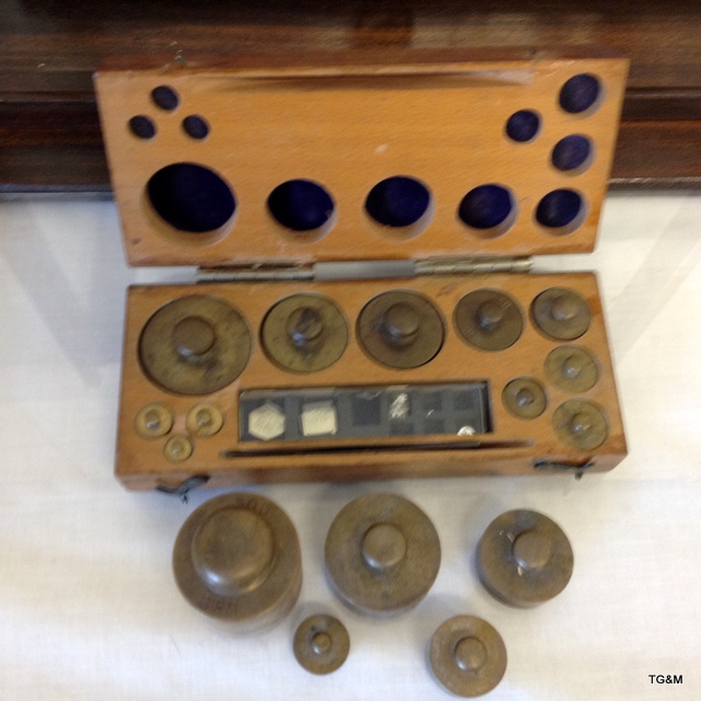 A mahogany cased set Griffin & Tatlock Ltd microid balance scales with two sets of weights - Image 6 of 6