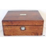A Victorian mahogany jewellery box with mother of pearl inlay 13 x 30 x 22cm