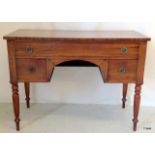 An Edwardian mahogany dressing table 79 x 107 x 53