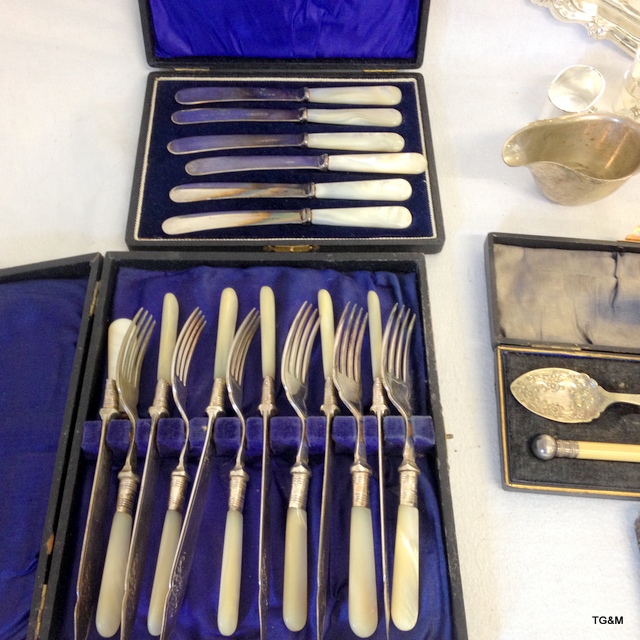 A selection of silver and silver plated items - Image 2 of 5