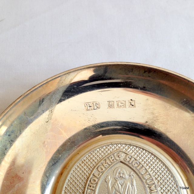 A pair of silver commemorative pin dishes to St Bartholomew Hospital 1123-1973 - Image 2 of 3