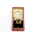 An antique ladies 9ct quartz ring size J