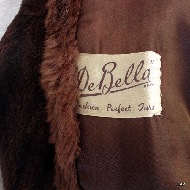 A ladies short fur coat by De Bella - Image 3 of 4
