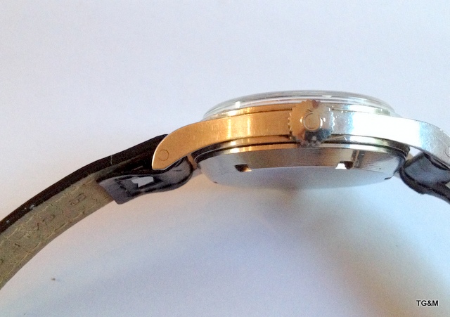 A Rare Omega 53 non military issue wristwatch fitted with a 283 calibre movement, working - Image 3 of 6