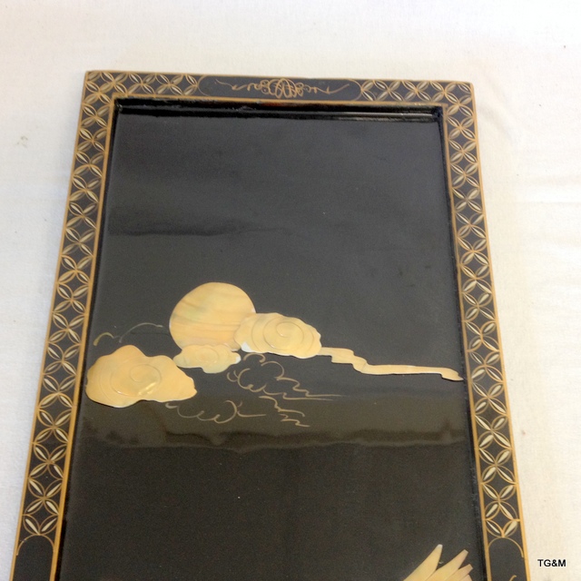 A lacquer and mother of pearl panel depicting birds - Image 2 of 4
