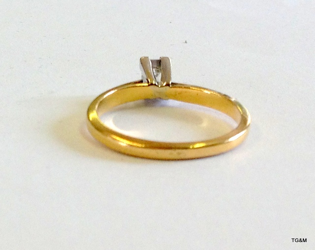 An 18ct gold oblong diamond solitaire approx 0.38ct size L - Image 3 of 3