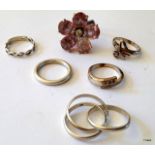 A quantity of silver rings