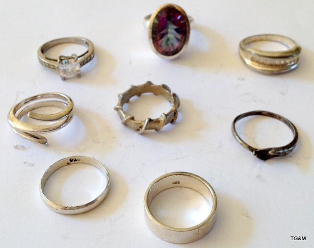 A quantity of silver rings