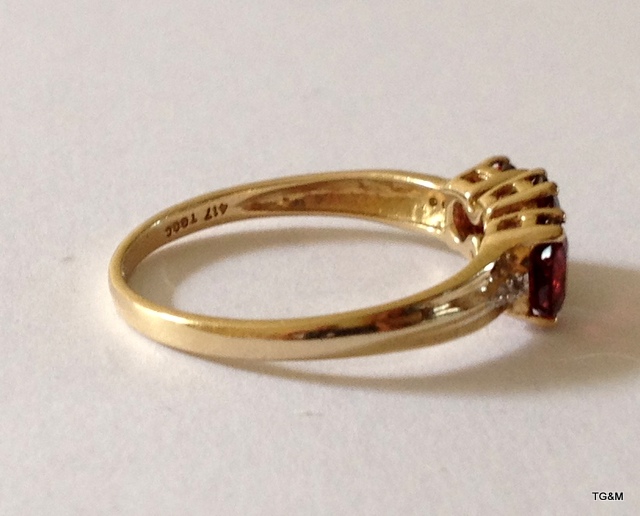 A 9ct gold 3 stone ruby ring size Q - Image 2 of 3