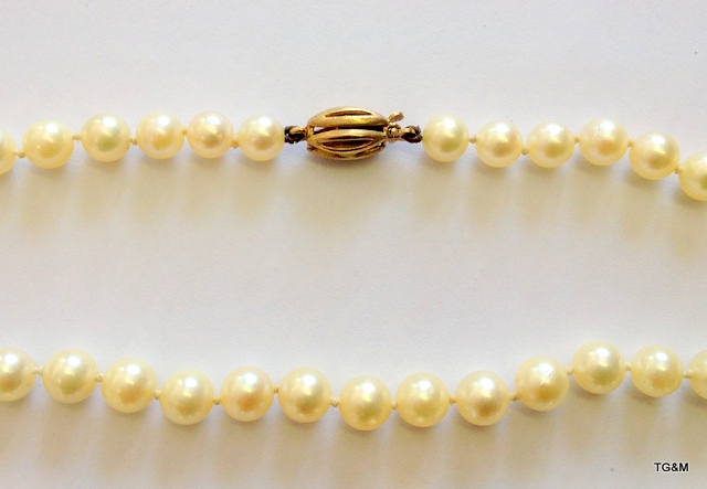 A single string of pearls, a 9ct gold clasp single string of pearls and two similar - Image 2 of 4