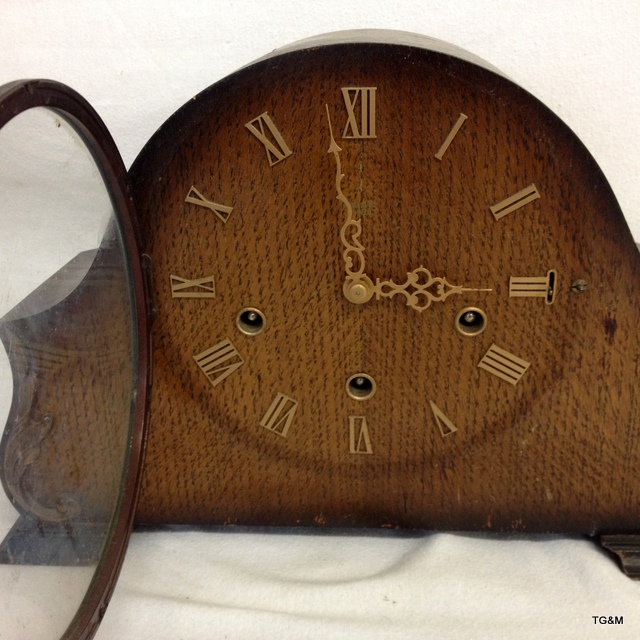 A 1940's Smiths Westminster chime mantle clock with key and pendulum - Image 2 of 3