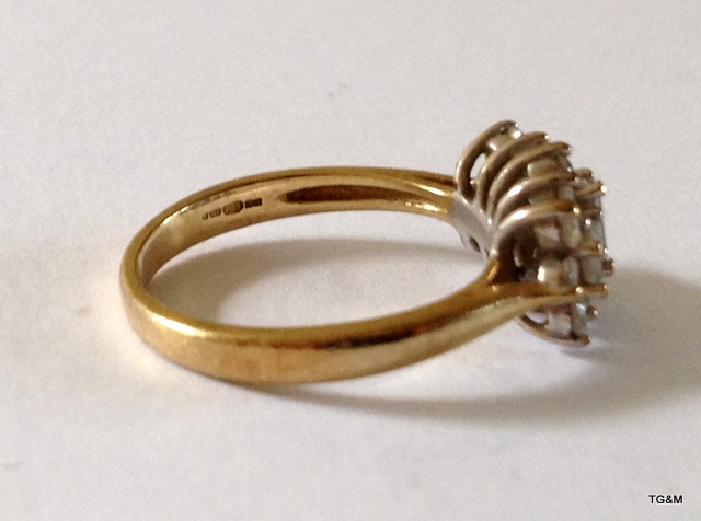 A 9ct gold ring size K - Image 2 of 3