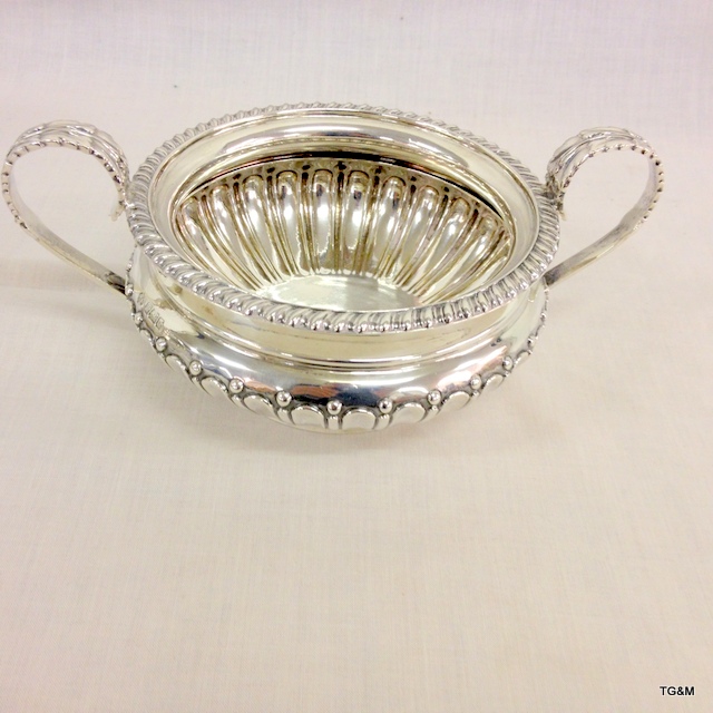 A solid silver 3 piece tea set - Image 6 of 9