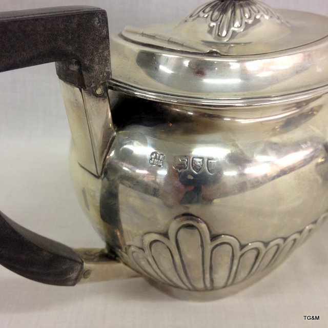 A silver hallmarked 3 piece tea set - Image 2 of 8