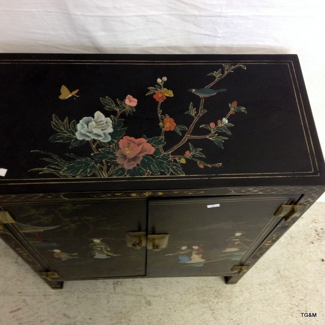 A Chinese Lacquer cabinet 77 x 58 x 29cm - Image 4 of 6