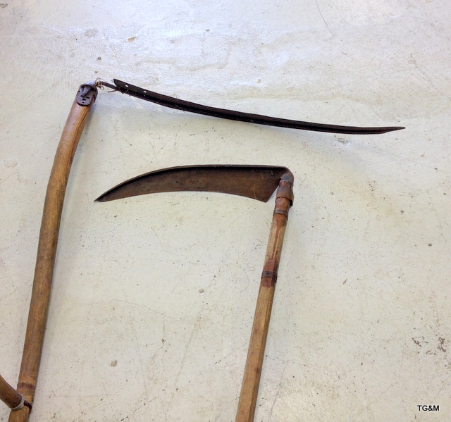 2 wooden handled scythes 172cm long and 160cm long - Image 9 of 9