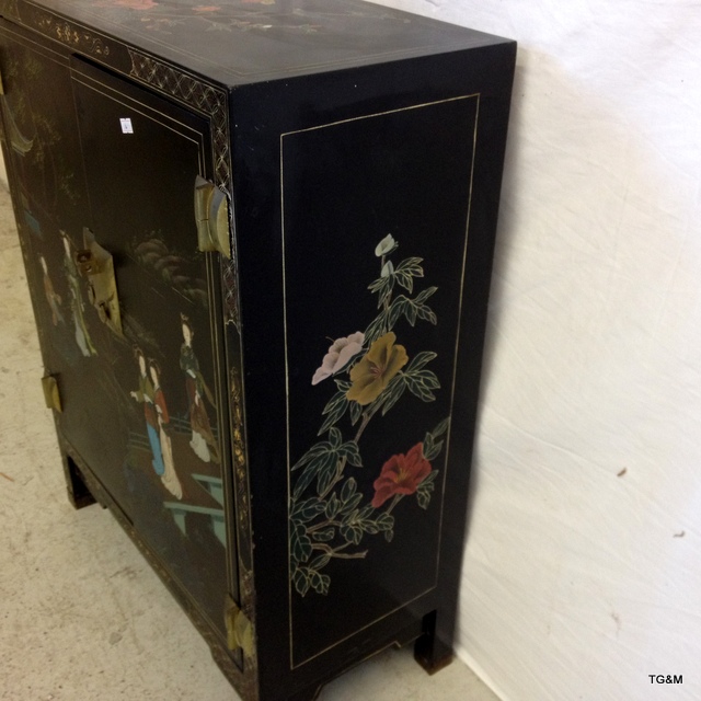 A Chinese Lacquer cabinet 77 x 58 x 29cm - Image 3 of 6