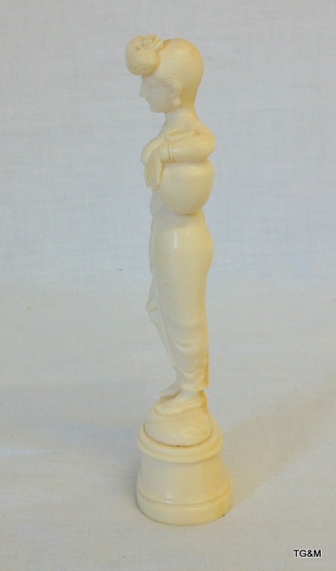 Ivory carved figure circa 1870 of a good Indian figure - Image 2 of 7