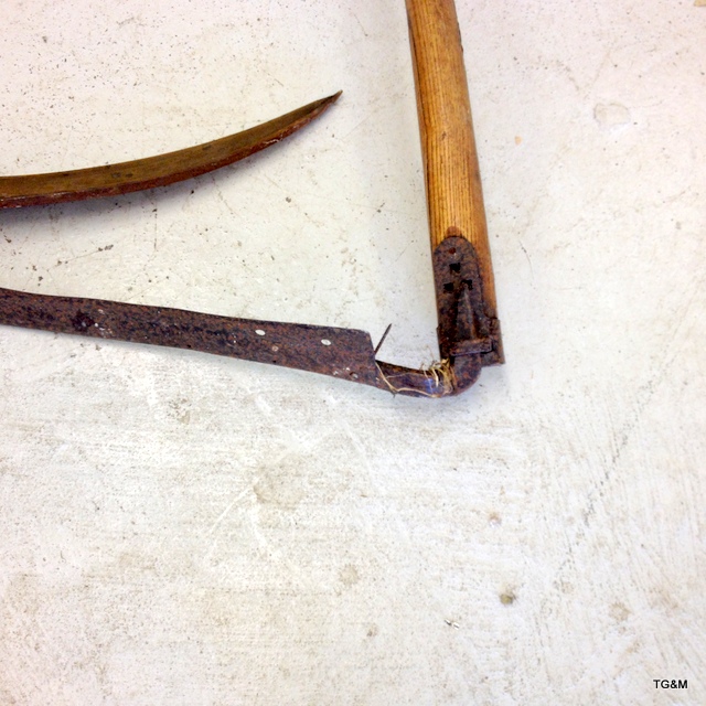 2 wooden handled scythes 172cm long and 160cm long - Image 2 of 9