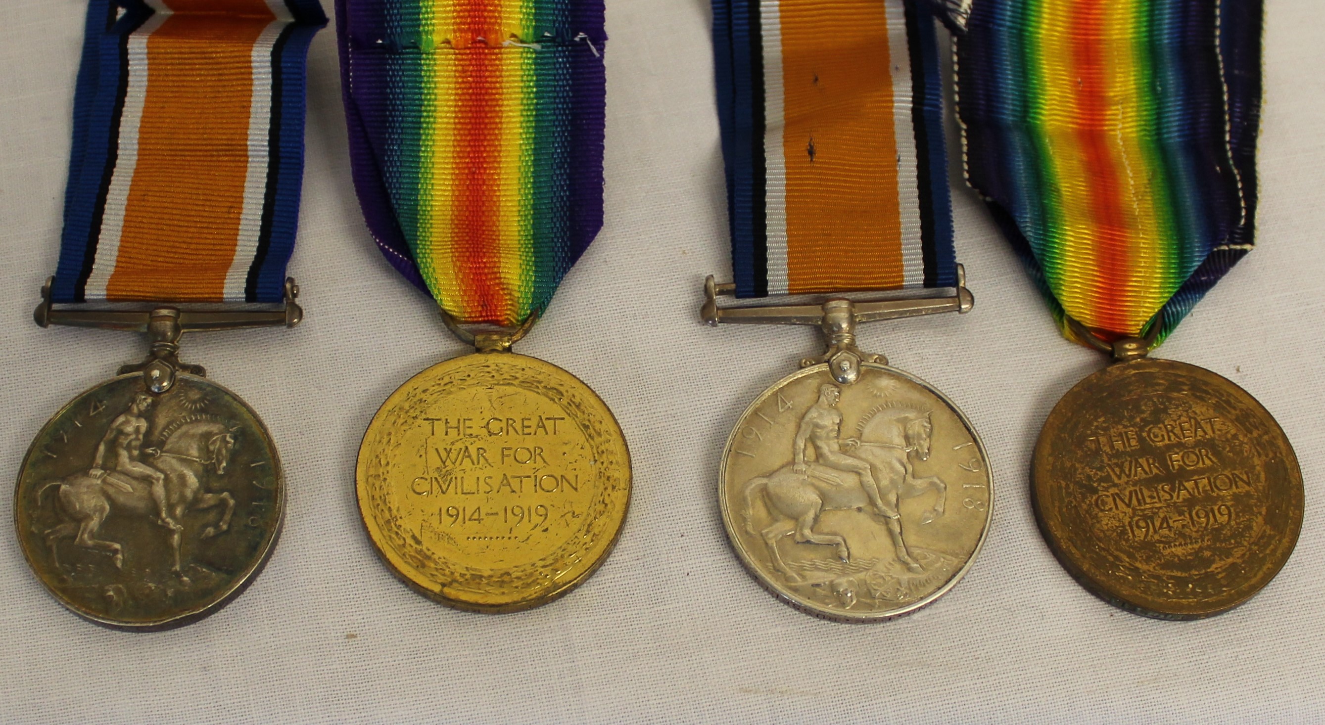 Two WW1 casualty Medal pairs named to 52399 Gunner LE Russell of the Royal Artillery who died on the - Image 2 of 2