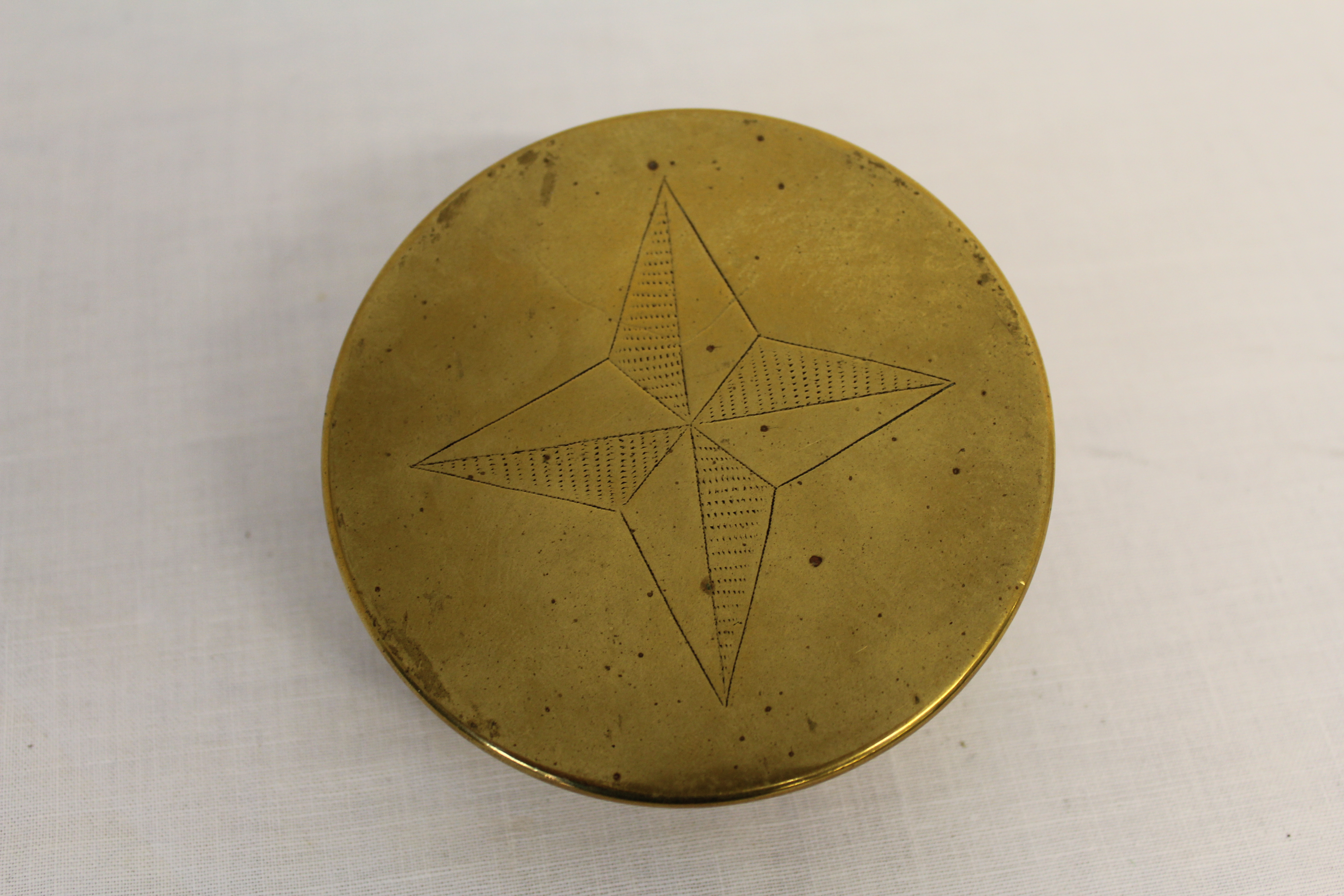 A superb WW1 trench art snuff box or ashtray made from a brass shell case in the form of an - Image 2 of 4