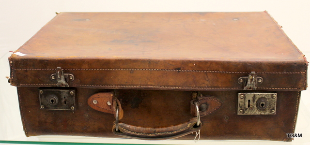 A small leather suitcase  50 x 33cm - Image 2 of 3