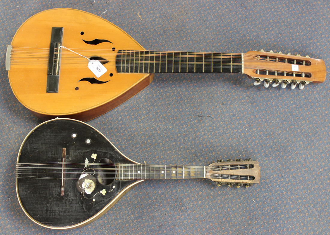 An early/mid-20th Century Continental cittern with stringing to edges, length of back approx 37.5cm,