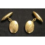 A pair of 18ct gold oval cufflinks with torpedo shaped backs, detailed '18ct'.