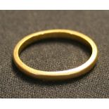 A 22ct gold plain wedding ring, Birmingham 1960.