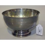 A George V silver rose bowl on a circular foot, Sheffield 1910, height approx 10cm.