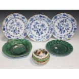 A set of three Meissen porcelain blue and white Onion pattern dessert plates, late 19th Century,