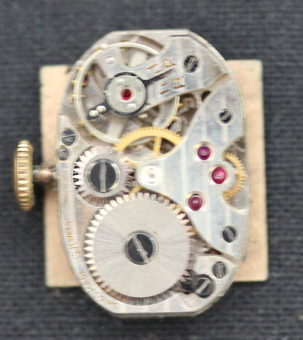 An Ancre gold rectangular cased lady's wristwatch, the signed square gilt dial with gilt Arabic - Image 2 of 4