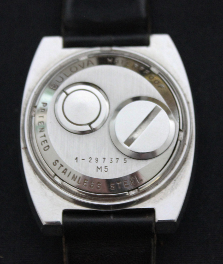 A Bulova Accutron steel cased gentleman's wristwatch, the glazed dial revealing the electronic - Image 2 of 3