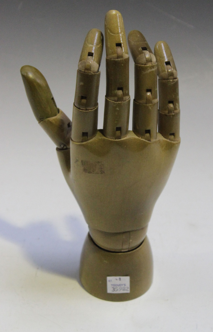 An early 20th Century wooden artist's model of a hand with articulated fingers and wrist, length