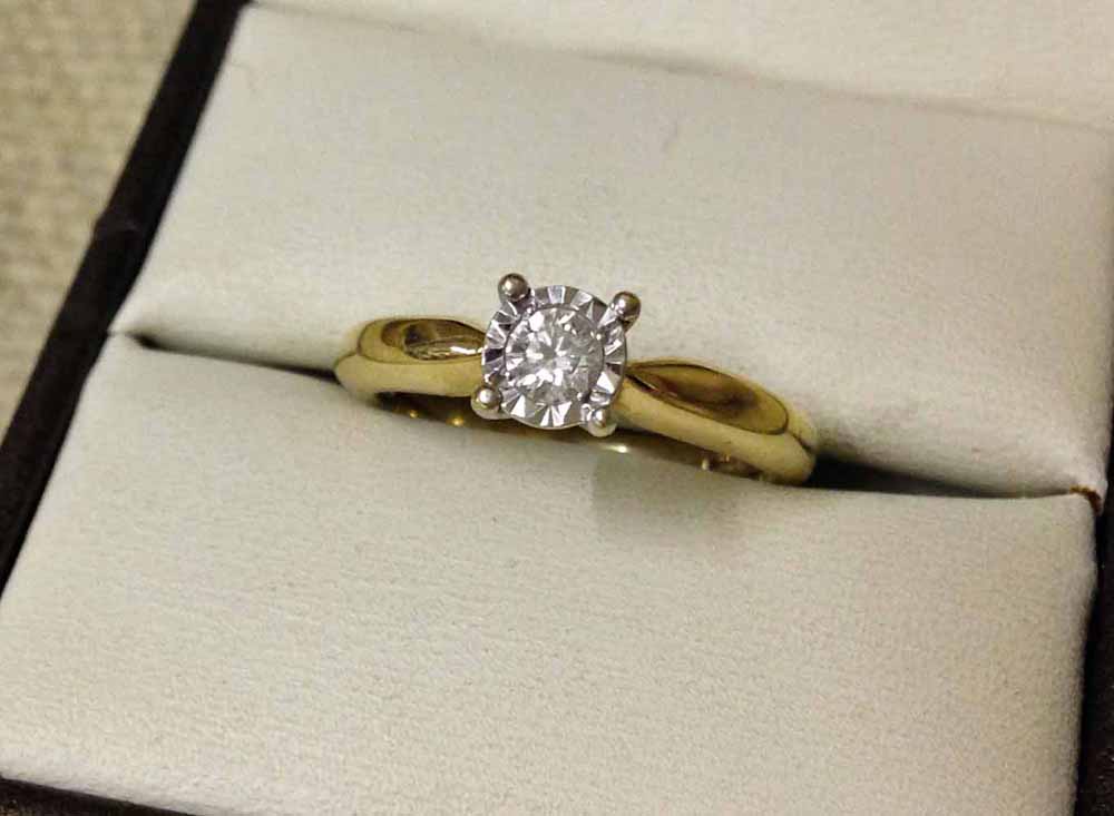 Ladies 9ct gold diamond solitaire ring, size L, diamond approx .25ct