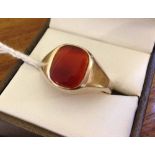 Gents 9ct gold Carnelian set ring. Heavy shank, size Y, weight approx 8.2g.