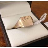 Gents 9ct gold signet ring. Shank worn thin. Size V, weight approx 2g.