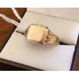 Gents 18ct gold signet ring marked 750. Size W, weight approx 6.6g, not engraved.