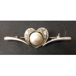 Silver brooch with heart shape containing a faux pearl and decorated with 2 crystals