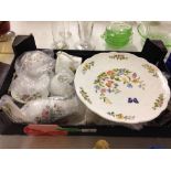 A box of Aynsley china to include Pembroke pattern