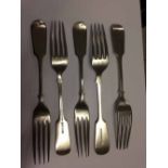 4 large Venetian silver forks and 1 large Roman silver fork. Approx weight 232g