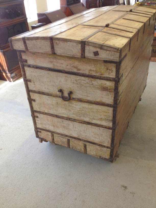 A very large antique Indian/African iron banded wooden marriage chest on wheels - measures 158 x - Image 2 of 7