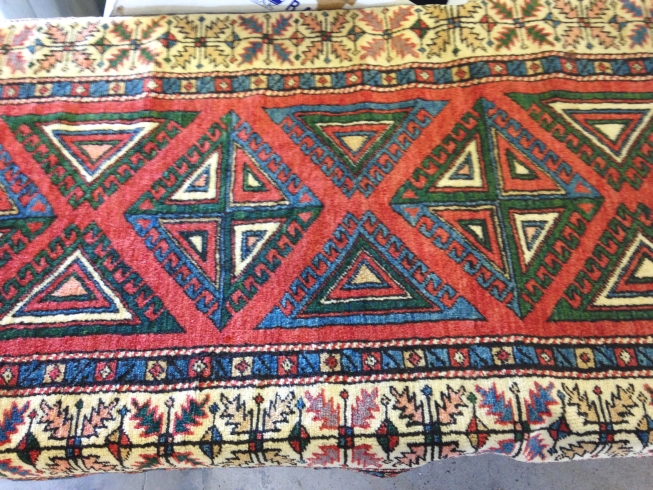 A vintage turkish wool rug. 350 x 96cm (3.36m²). - Image 2 of 2