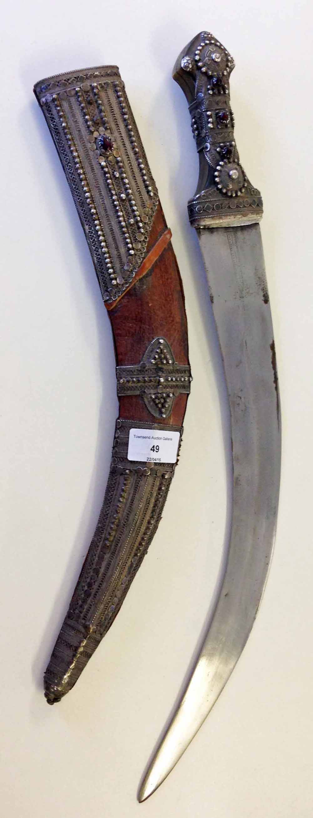 An antique circa 19th century middle eastern dagger/short sword with curved blade, approx 45cm (55cm - Image 2 of 15